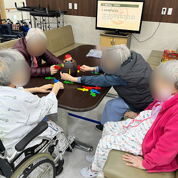 대구뇌졸중, 상인요양병원 인지 프로그램 '해적왕 룰렛' 3