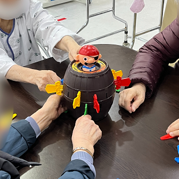 대구뇌졸중, 상인요양병원 인지 프로그램 '해적왕 룰렛' 4