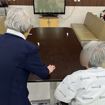 대구뇌출혈, 상인요양병원 신체 프로그램 '애벌레 경주' 2