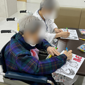 대구서구요양병원, 상인요양병원, 미술 프로그램, '봄나물 색칠하기' 2