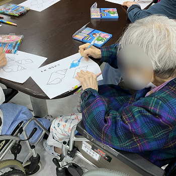 대구월배요양병원, 상인요양병원 미술 프로그램 '소라 색칠하기' 3