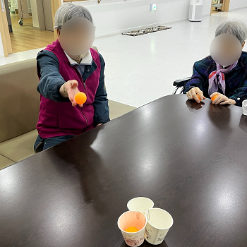 대구요양병원, 상인요양병원 신체 프로그램 '탁구공 골인' 3