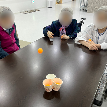 대구요양병원, 상인요양병원 신체 프로그램 '탁구공 골인' 4