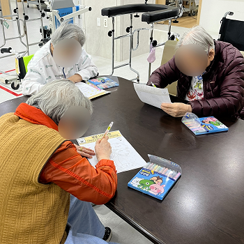 대구뇌경색, 상인요양병원 미술 프로그램 '벚꽃 나무 색칠하기' 2