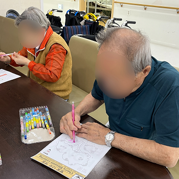 대구뇌경색, 상인요양병원 미술 프로그램 '벚꽃 나무 색칠하기' 4
