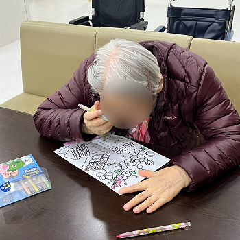 대구요양병원비용, 상인요양병원 인지 프로그램 '4월 달력 만들기' 4