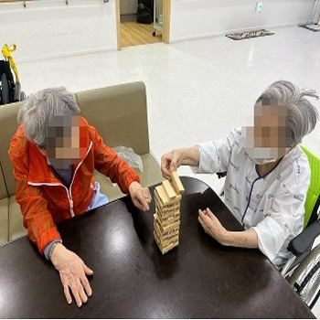 대구뇌경색외래재활치료병원,상인요양병원,신체프로그램'젠가 게임하기'4