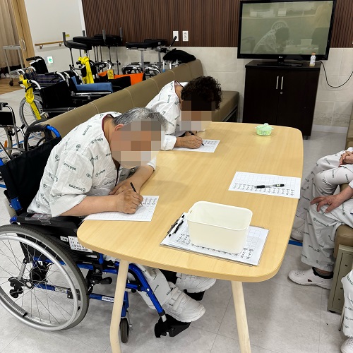 대구뇌경색외래재활치료병원, 상인요양병원 인지 프로그램 - 기본 받침 따라쓰기