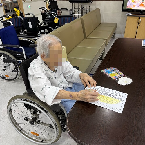 대구재활치료, 상인요양병원 미술 프로그램 - 전통 가옥 색칠하기