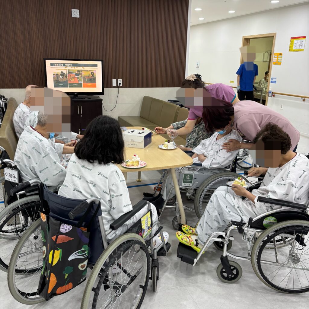 대구재활병원추천, 상인요양병원 행사 프로그램 - 6월 생신 잔치