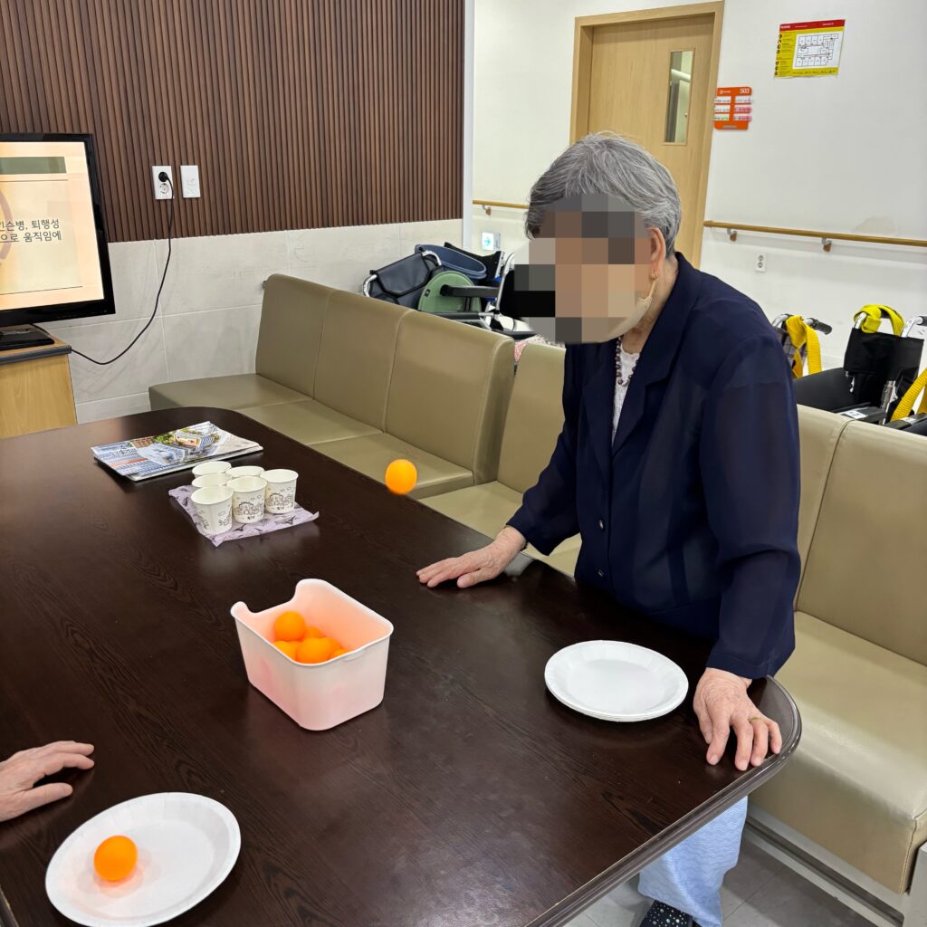 대구산재병원, 상인요양병원 신체 프로그램 - 탁구공 튀기기