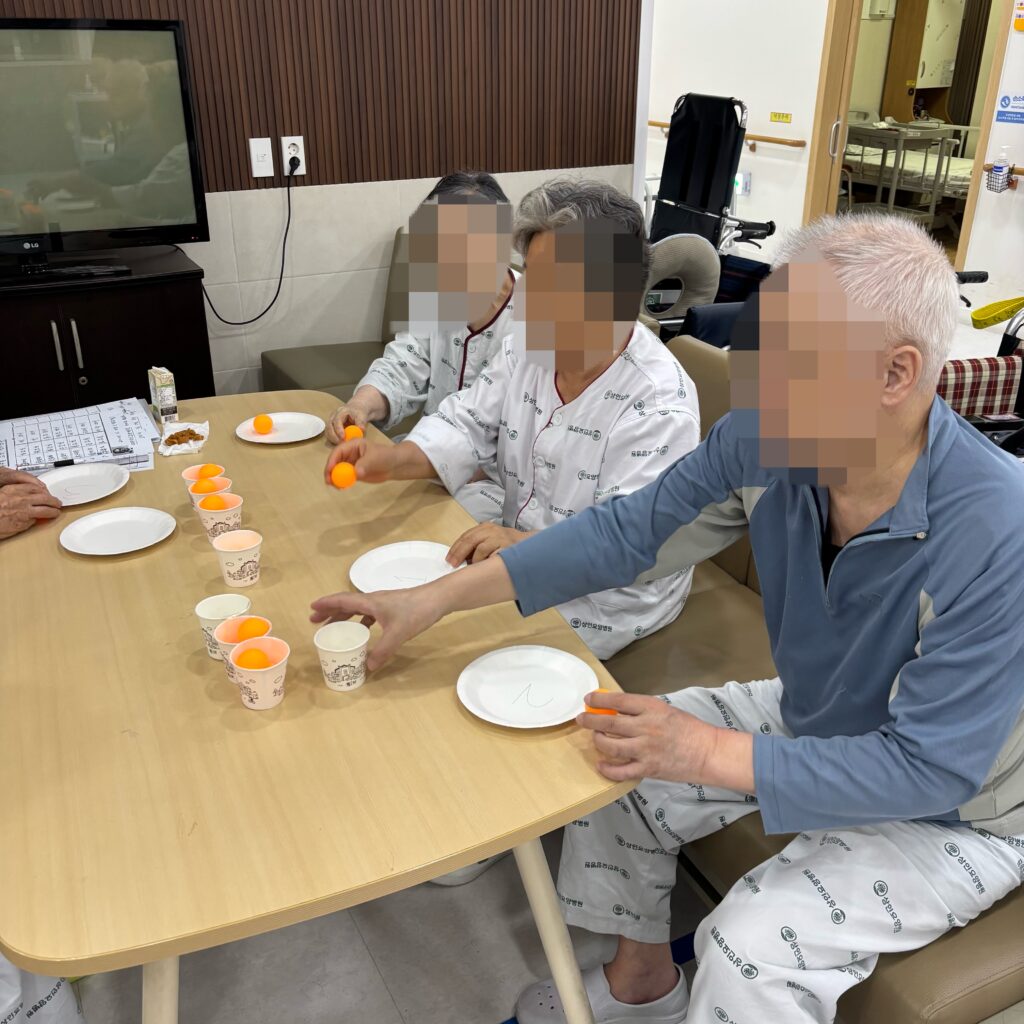 대구산재병원, 상인요양병원 신체 프로그램 - 탁구공 튀기기