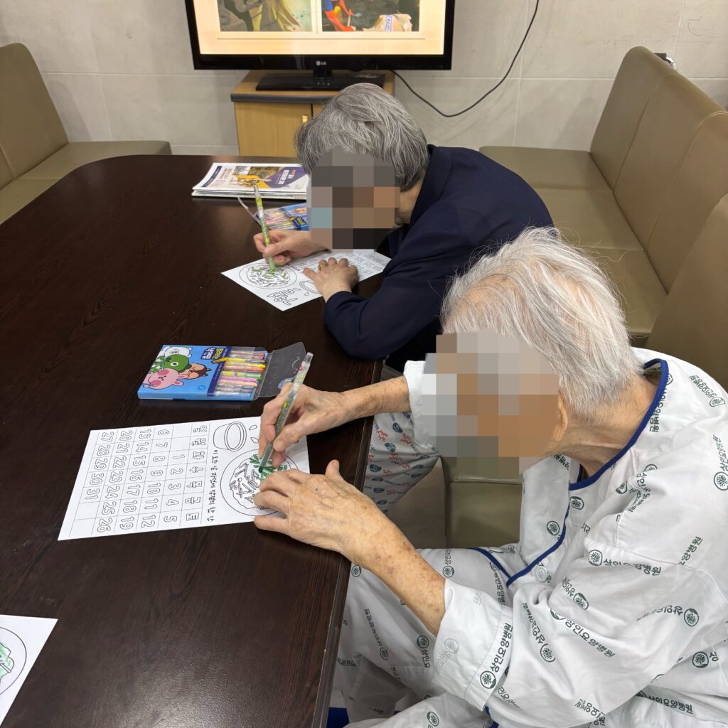 대구수성구재활병원, 상인요양병원 인지 프로그램 - 7월 달력 만들기