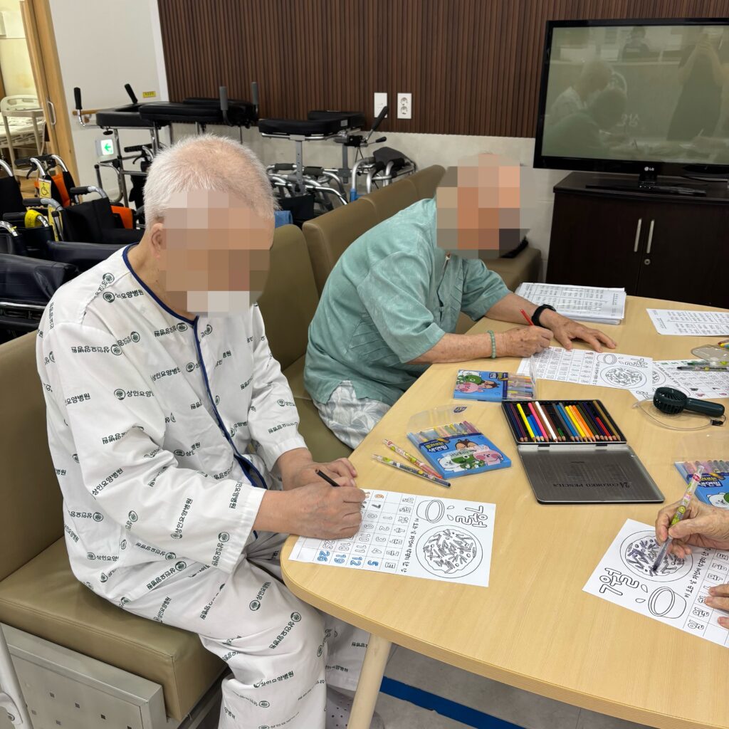 대구수성구재활병원, 상인요양병원 인지 프로그램 - 7월 달력 만들기