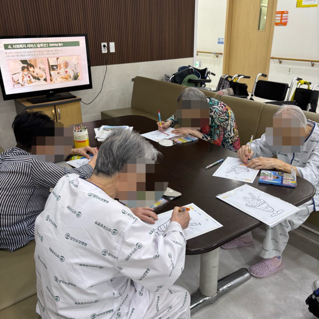 대구뇌출혈재활병원, 상인요양병원 미술 프로그램 - 파르페 색칠하기