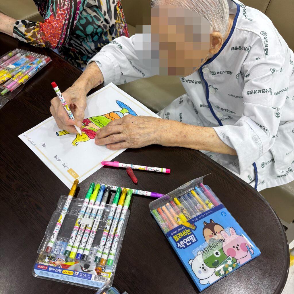 대구뇌출혈재활병원, 상인요양병원 미술 프로그램 - 파르페 색칠하기