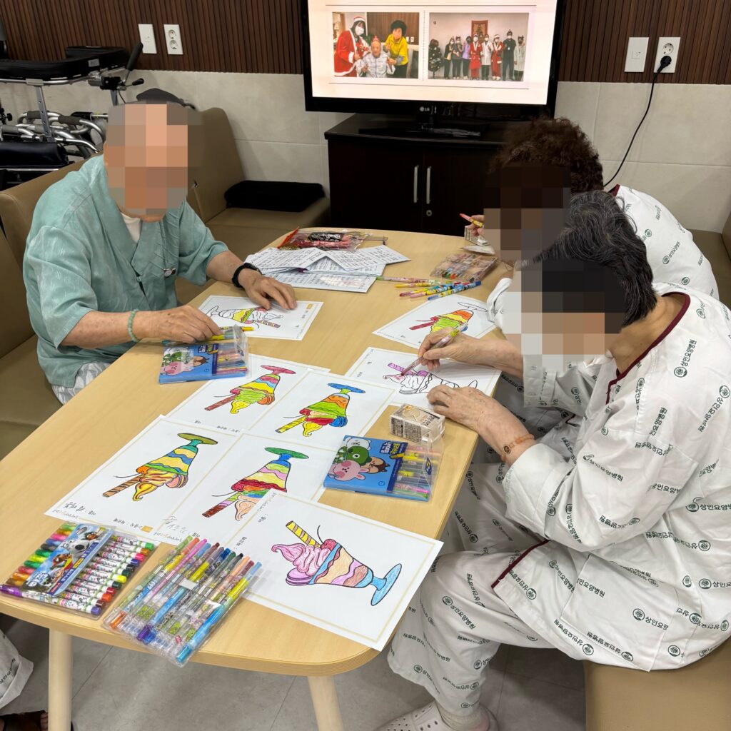 대구뇌출혈재활병원, 상인요양병원 미술 프로그램 - 파르페 색칠하기