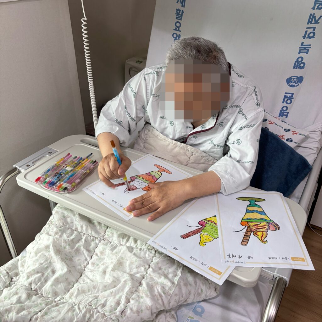 대구뇌출혈재활병원, 상인요양병원 미술 프로그램 - 파르페 색칠하기