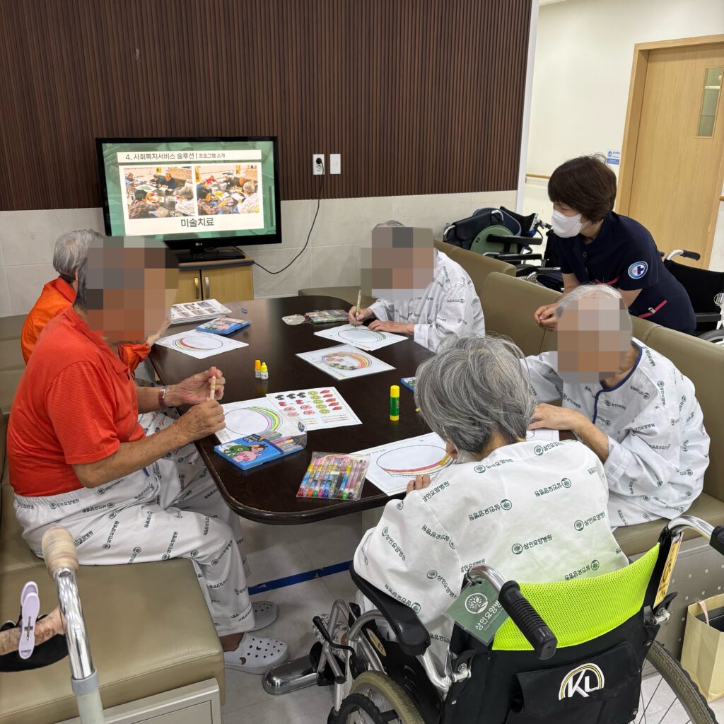 대구재활의학과, 상인요양병원 미술 프로그램 - 생일 케이크 만들기