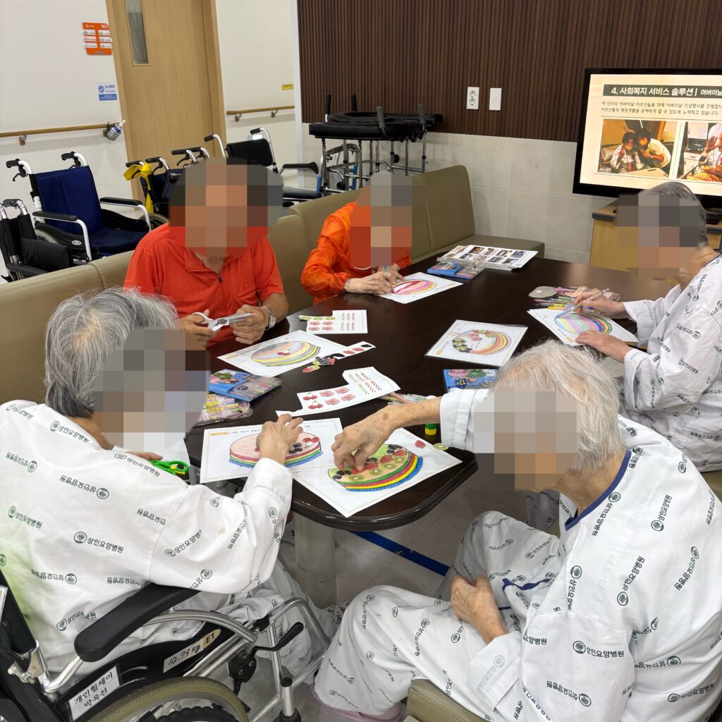 대구재활의학과, 상인요양병원 미술 프로그램 - 생일 케이크 만들기
