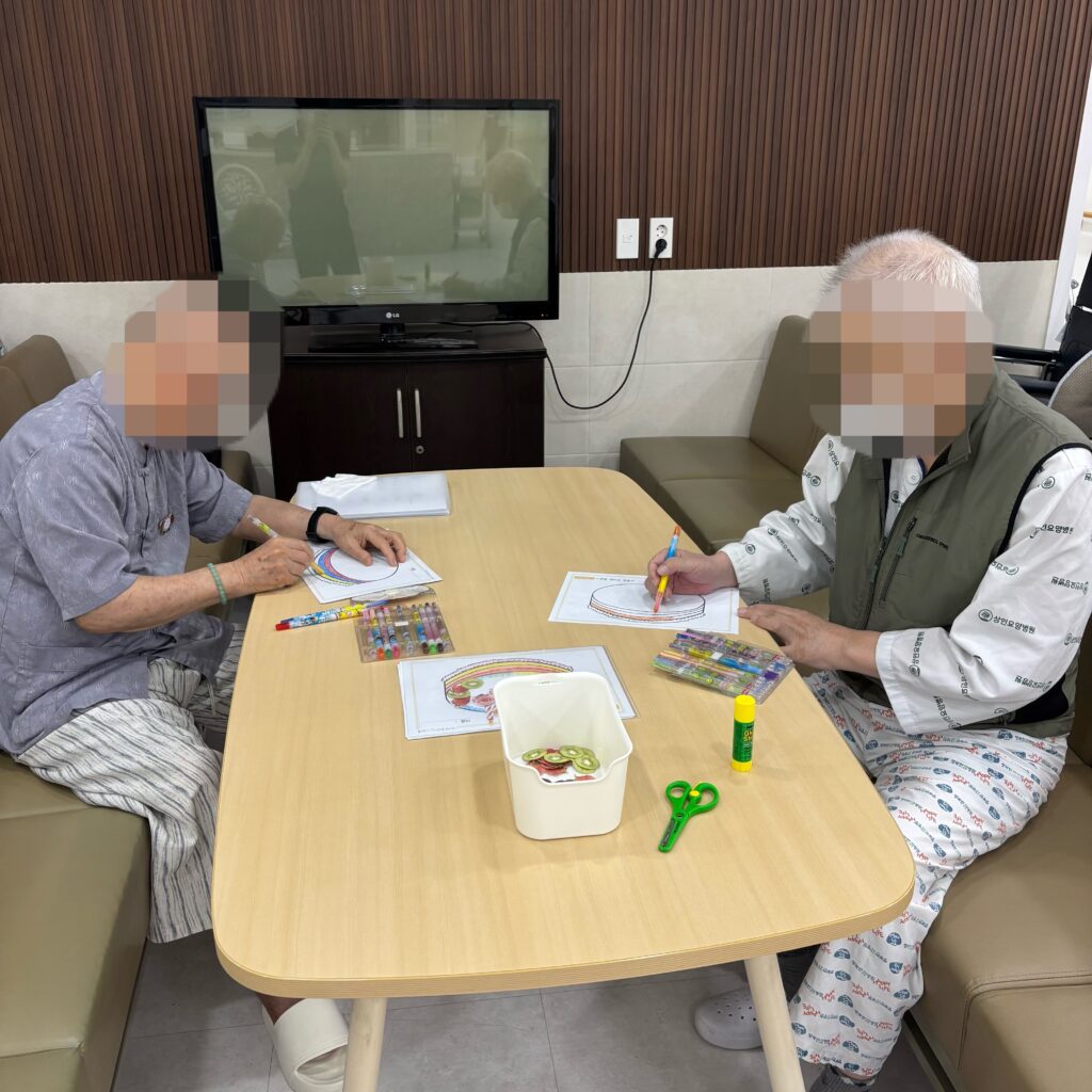 대구재활의학과, 상인요양병원 미술 프로그램 - 생일 케이크 만들기