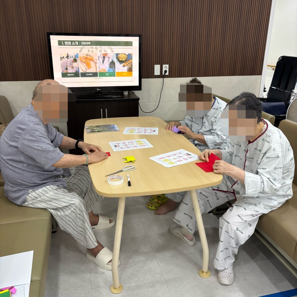 대구달서구요양병원, 상인요양병원 신체 프로그램 - 색종이 접기