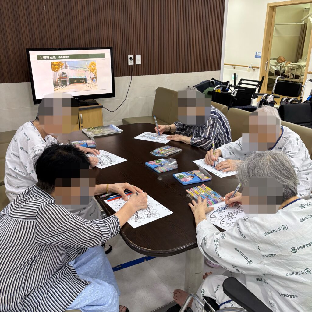대구요양병원비용, 상인요양병원 미술 프로그램 - 고등어 색칠하기
