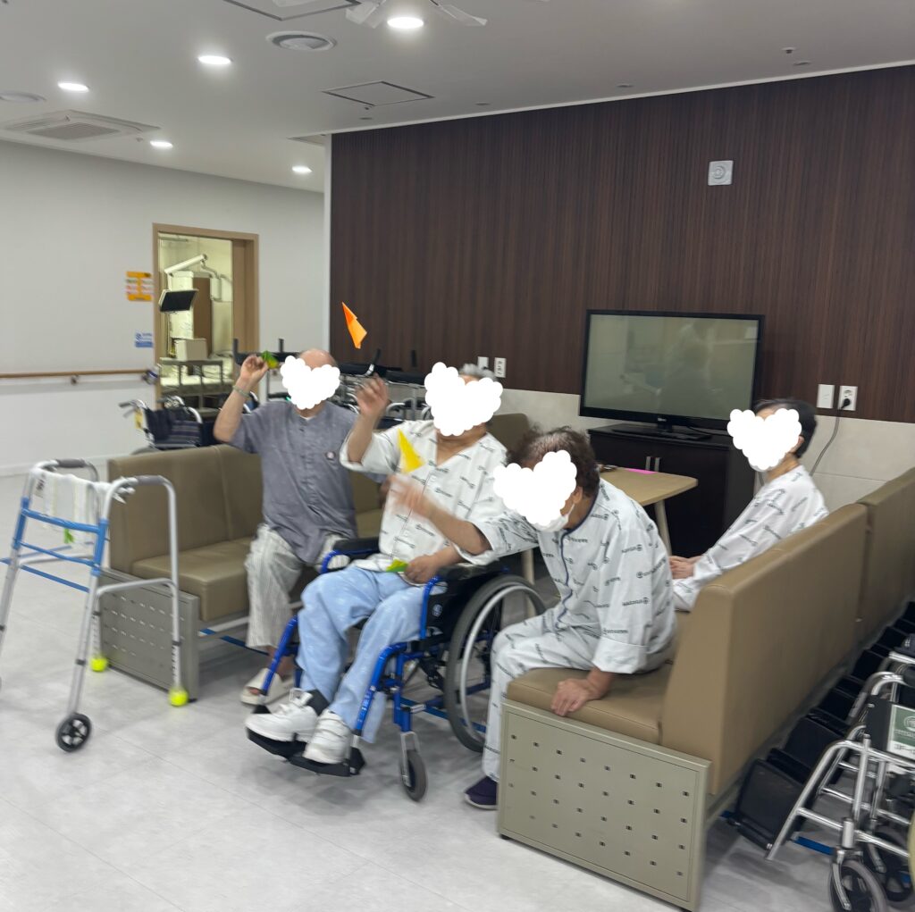 대구재활의학과, 상인요양병원 신체 프로그램 - 소원 비행기 날리기