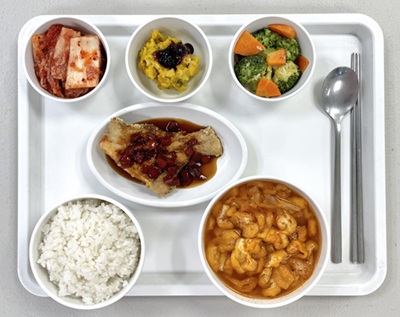 달서구재활병원, 상인요양병원 9월 식단.쌀밥/유부김칫국/가자미데리야끼구이/브로콜리당근볶음/블루베리단호박범벅/배추김치