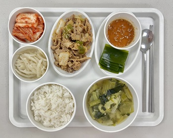 대구재활병원추천 상인요양병원 11월4일 석식 식단. 쌀밥/근대된장국/제육볶음/무나물/쌈다시마*젓갈장/배추김치