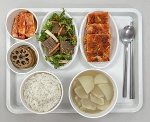 대구재활병원추천, 상인요양병원 11월 식단_쌀밥 / 감자수제비 / 김치전 / 연근조림 / 도토리묵 치커리 무침 / 배추김치