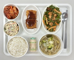 달서구재활요양병원, 상인요양병원 12월 식단 소개. 쌀밥 / 콩나물국 / 두부까스*소스 / 가리비참나물초무침 / 어묵샐러드 / 배추김치 / 요구르트