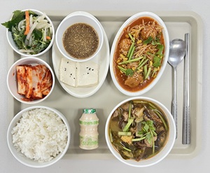 대구뇌경색재활병원, 상인요양병원 1월 식단. 쌀밥 / 고사리 들깨오리탕 / 온두부*양념장 / 어묵 콩나물찜 / 참나물 무생채 / 배추김치 / 요구르트