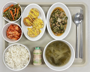 대구달서구재활병원, 상인요양병원 2월 식단. 쌀밥 / 냉이된장국 / 잡채해물완자전*머스타드 / 오이돈민찌볶음 / 돌나물초무침 / 배추김치 / 요구르트