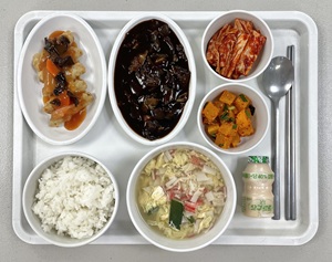 대구달서구재활병원, 상인요양병원 2월 식단. 쌀밥 / 맛살계란탕 / 탕수육 / 짜장 / 단무지 / 배추김치 / 요구르트