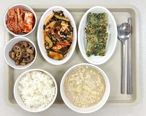 대구재활, 상인요양병원 3월 식단소개_쌀밥 / 비지찌개 / 부추전 / 연근땅콩조림 / 왕우렁이살 초무침 / 배추김치